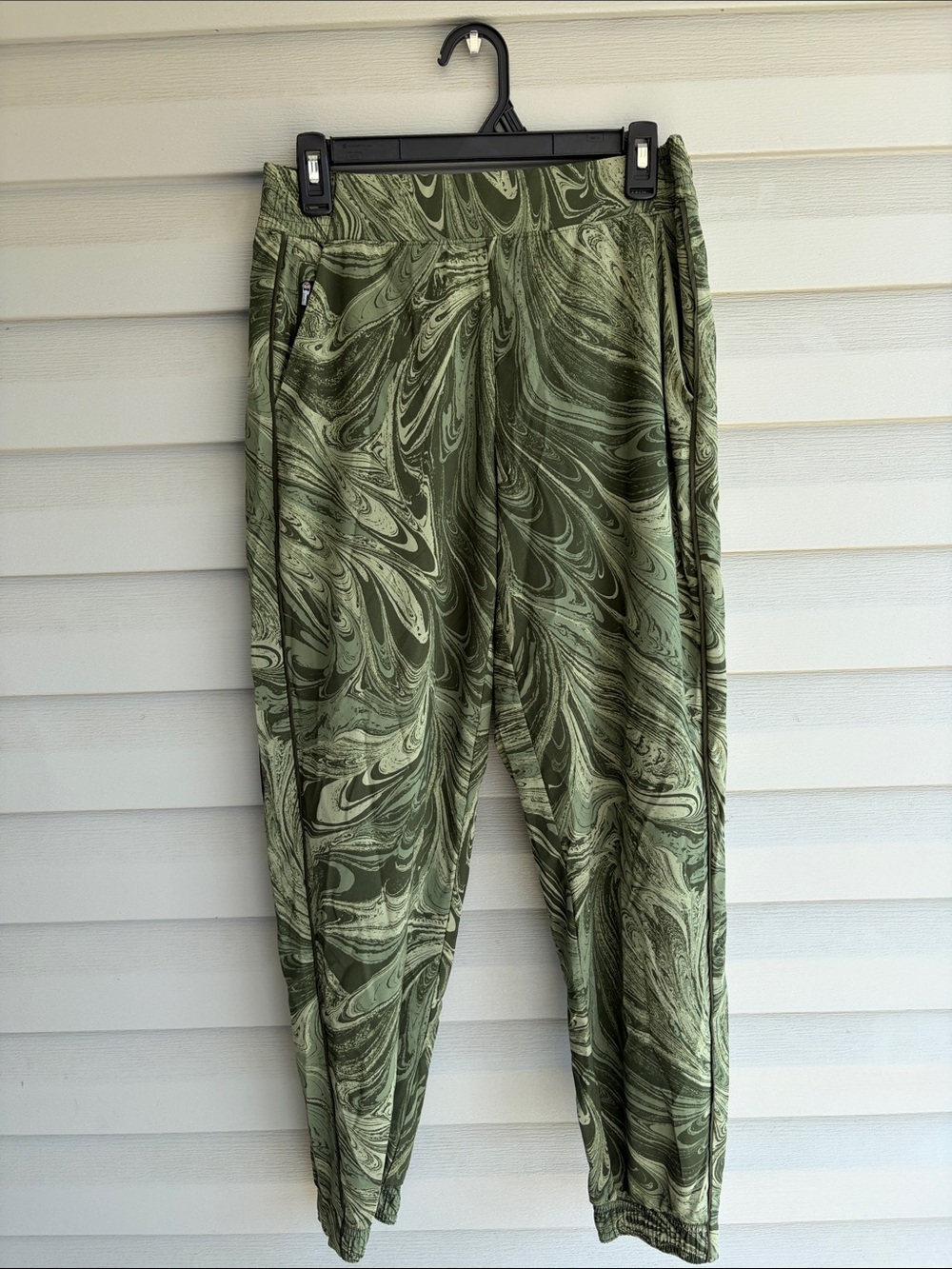 NWOT Athleta Olive Swirl Active Pants